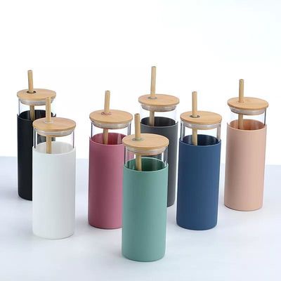 kaufen Farbenfrohe tragbare Geschirrspüler Safe Glass Tumbler mit Silikon-Hoch-Borosilikat-Glas-Smoothie-Tumbler mit Bambus-Deckel Wiederverwendbares Design online manufacture