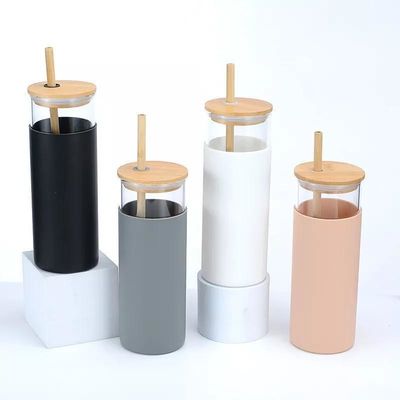 kaufen Wiederverwendbares Design 20oz 17oz Wasserflasche Wohnglassaft Tumbler Glas Trinkflasche mit Silikon-Hülle Öko-freundlich Stilvoll online manufacture