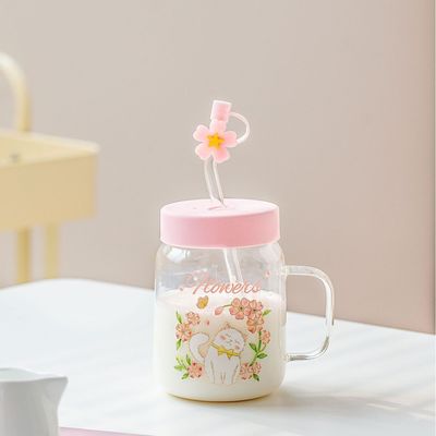 kaufen Charmante Glasbecher mit weißen Katzen und Blumenillustrationen in Rosa- und Blautönen online manufacture