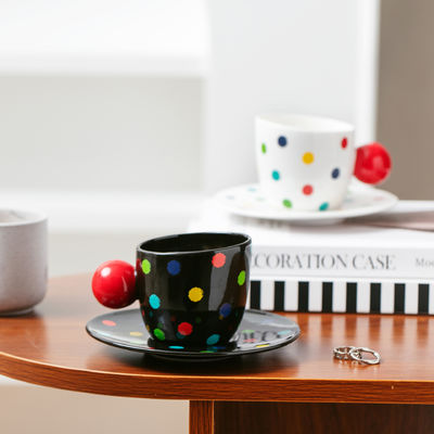 kaufen Kreative Keramikbecher und -teller Bunte Polka-Dot-Kaffeetassen Hohe Optik Büro-Tassen Paar-Haushalt Trinkbecher Tassen online manufacture