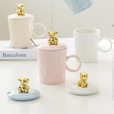 kaufen Premium-Keramik-Taschen mit Goldem Teddybären-Deckel Kleine Bären-Mädchen-Keramik-Tasse und -Spucke 300 ml online manufacture