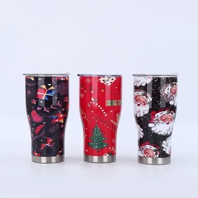 kaufen Einfache moderne undichte Deckel Doppelwand Isolierte Edelstahl Weihnachts-Tumbler 900ml Kaffeetasse mit Griff für den Außenbereich Sport einzigartiges Kurvendesign Online-Herstellung