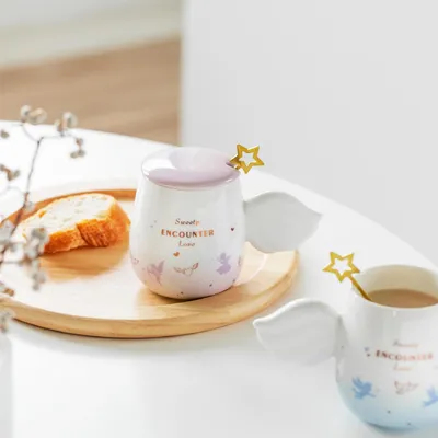 kaufen Verzaubernde Keramik Tasse mit Engel-Flügel Griffe + Goldene Sterne Rührmaschine + weiche rosa + hellblaue Schrägungen online manufacture