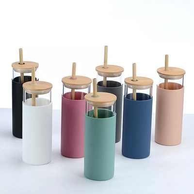 kaufen Farbenfrohe tragbare Geschirrspüler Safe Glass Tumbler mit Silikon-Hoch-Borosilikat-Glas-Smoothie-Tumbler mit Bambus-Deckel Wiederverwendbares Design online manufacture