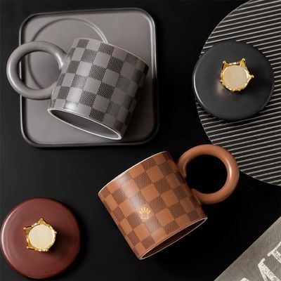 Nationaler Trend-Stil Kartenkeramik Tassen und Teller mit LIDS Löffel Große runde Griffe Tassen Büro Kaffee Zuhause Trinken Maßgeschneiderte Keramik Tassen