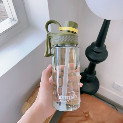 Leichtgewicht 650 ml 850 ml große Kapazität benutzerdefinierte Plastikwasserflaschen mit Logo Fitness tragbare Wasserflasche für Reisen versiegelt und undicht